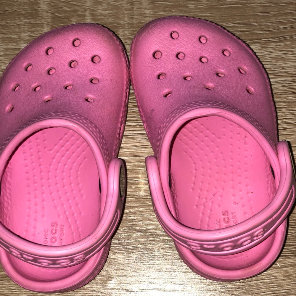๐๐๐HOST PICK๐๐๐Hot Pink Toddler Crocs - Picture 4 of 5